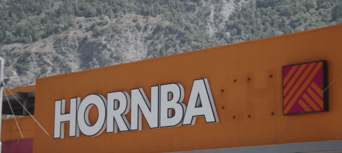HORNBACH sign missing the "C" and "H"