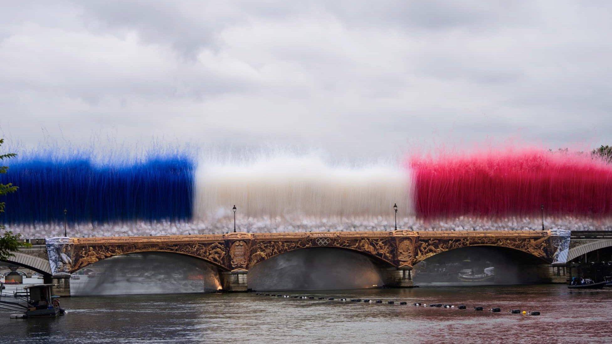 auditoire-olympics-hero a bridge over the Seine river erupts in the colors of the French flag